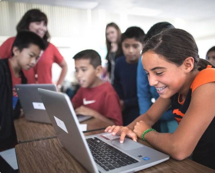 Aliada à educação, conectividade dinamiza interação em sala de aula