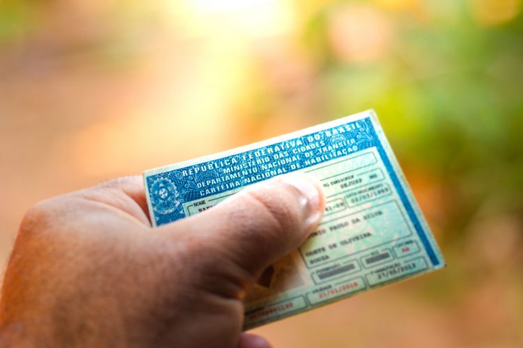 Carteira cassada: veja as consequências de perder o direito de dirigir