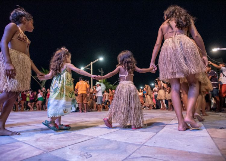 Grupos étnicos apresentam indumentárias tradicionais no Encontro Sesc Povos do Mar