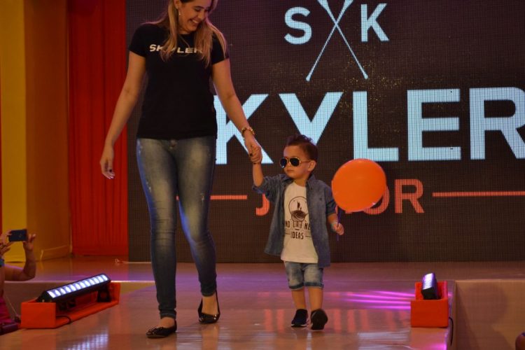 Skyler participa de desfile infantil no North Shopping