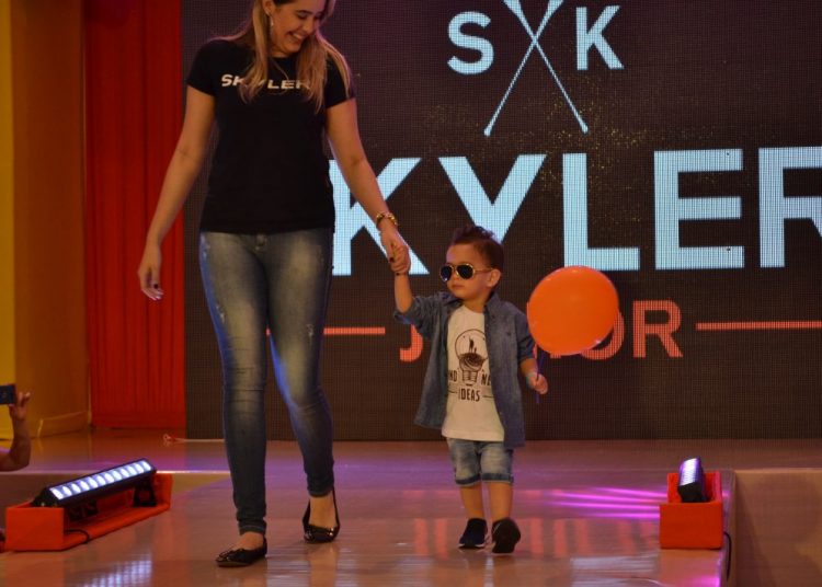 Skyler participa de desfile infantil no North Shopping
