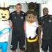Jogadores de basquete visitam crianças no Hospital Luís de França