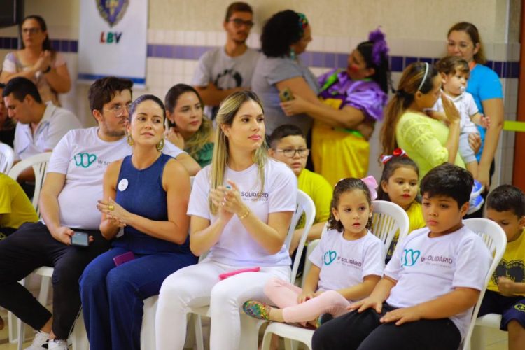 Thyane Dantas Oliveira participa, ao lado dos filhos Ysis e Dom e do enteado Yhudy, de atividades em alusão do Dia das Crianças na Legião da Boa Vontade