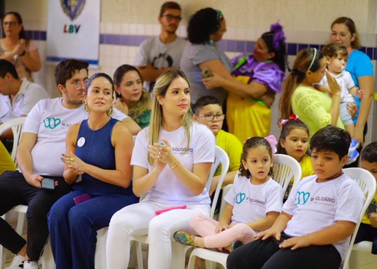 Thyane Dantas Oliveira participa, ao lado dos filhos Ysis e Dom e do enteado Yhudy, de atividades em alusão do Dia das Crianças na Legião da Boa Vontade