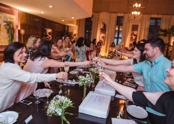 Estilo Feitiço comemora 30 anos com participação de clientes na co-criação da coleção de aniversário
