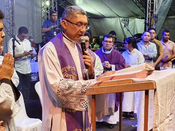 Show com Padre Alessandro Campos e Missionário Shalom reuniu milhares de fiéis na segunda noite do Alegria & Louvor