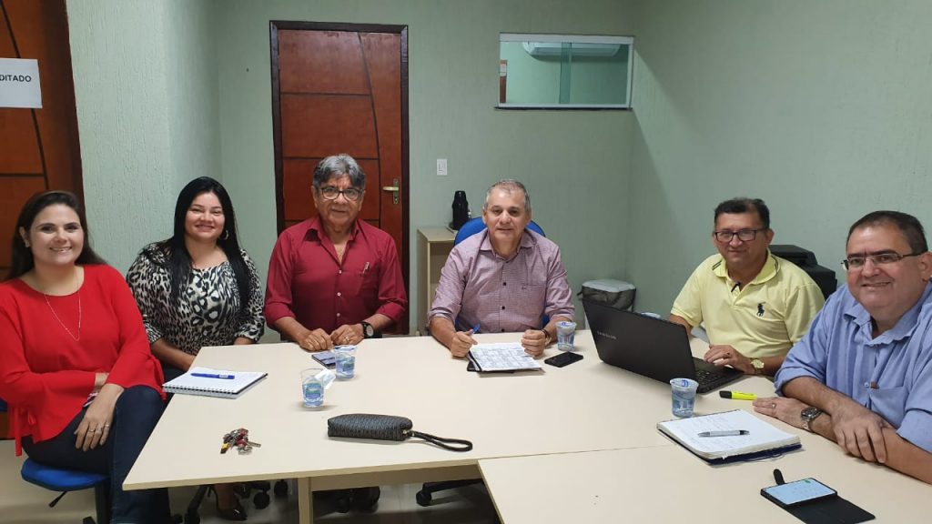 Prefeito de Maracanaú define novo piso salarial dos agentes de saúde e endemias