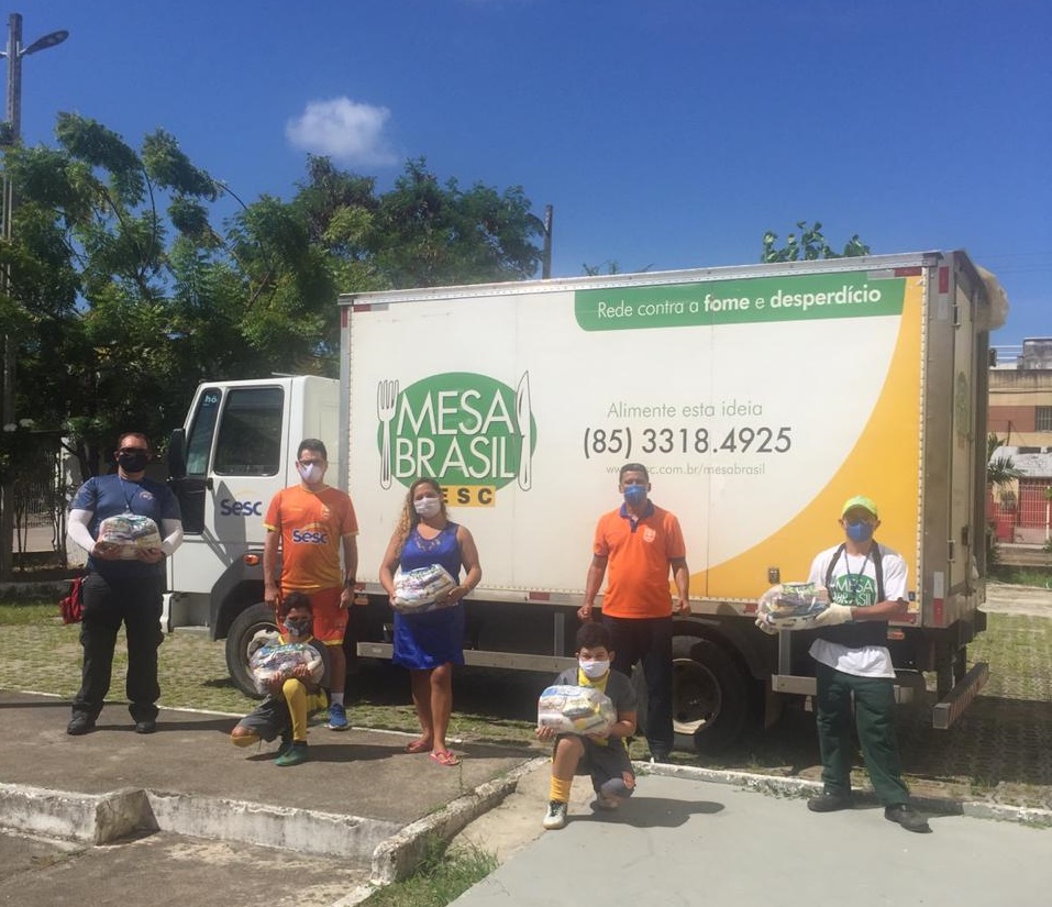 Programa Mesa Brasil distribui mais de 200 cestas básicas para os alunos atendidos pelo Projeto Futsal Sesc Ceará