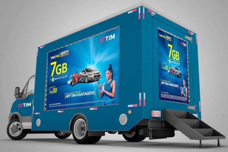 Caminhão vitrine da TIM circula por 10 cidades do Ceará
