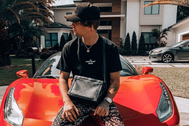 Kody White, de 21 anos, que atingiu a grande liga com seu império no YouTube, está ansiosa para ensinar aos outros como chegar lá também