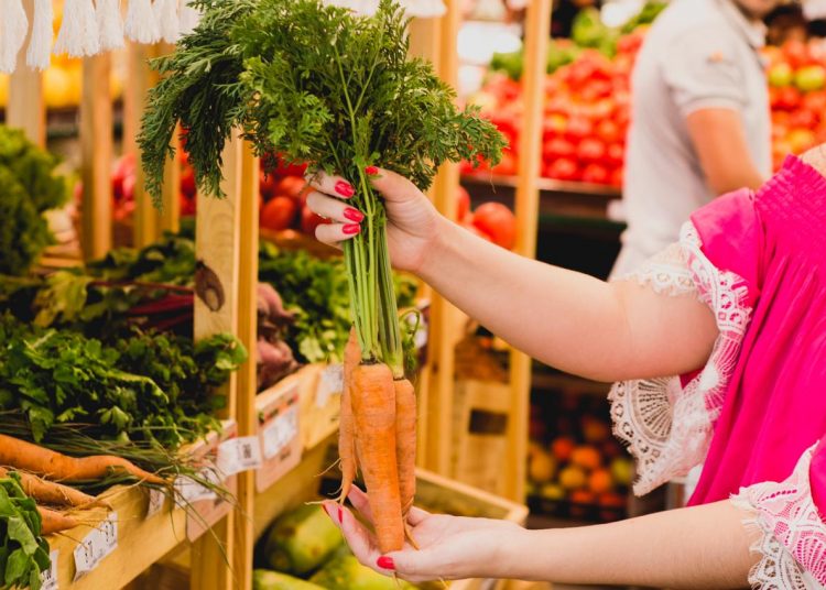 Parceria entre Mercadinhos São Luiz e Muda Meu Mundo contribui para aumento médio de 107,5% na renda de agricultores familiares