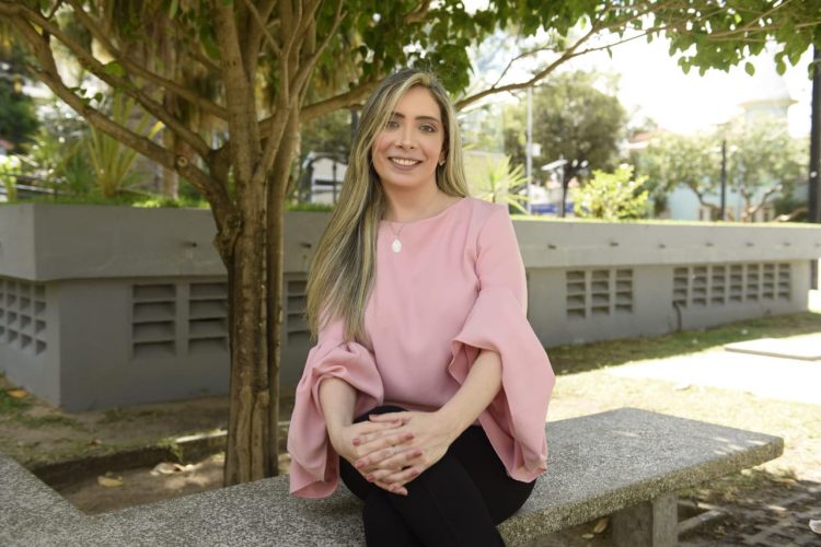 “Contos de Mel – Aprendizados e Contos de Uma Gravidez Atípica ” retrata história de luta, amor e superação