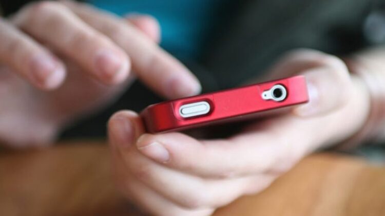 Como espionar o iPhone de sua esposa