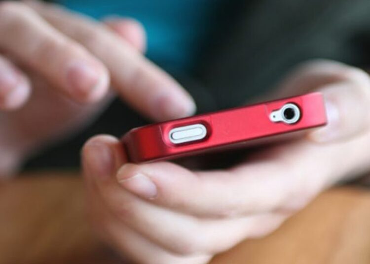 Como espionar o iPhone de sua esposa