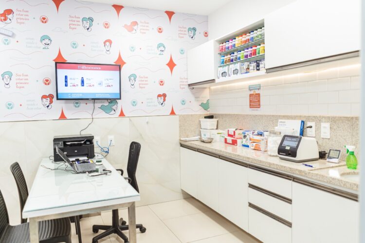 Consultório farmacêutico da rede de Farmácias Santa Branca é referência no setor