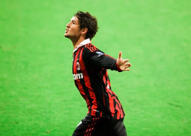 É a última chance de saloon para Alexandre Pato?