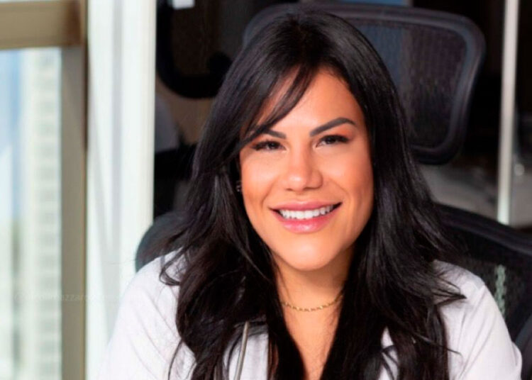 Médica e hipnoterapeuta, Dra. Ludmila Maciel adota método humanizado e combinação de tratamentos para combater a ansiedade