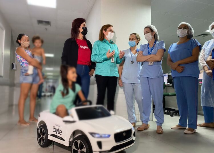 ibyte doa carrinhos elétricos para diversão de crianças internadas em hospitais de Fortaleza