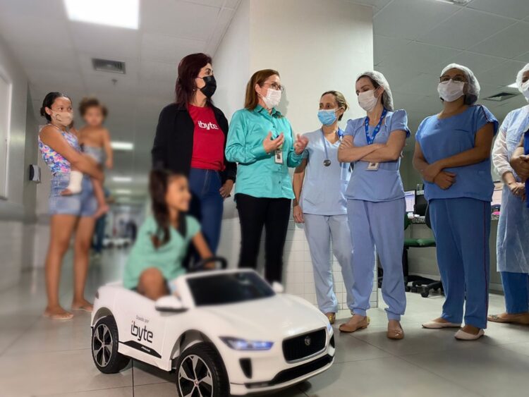 ibyte doa carrinhos elétricos para diversão de crianças internadas em hospitais de Fortaleza