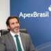 Diretor da Apex-Brasil, Lucas Fiuza assina acordo com a Abimapi que renova convênio de exportação pães, massas e bolos