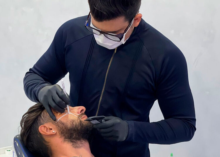 Harmonização facial: Dr. Wagner Bezerra, queridinho dos famosos, explica os benefícios do procedimento para homens e mulheres