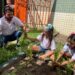 Campo Ouro Verde juntamente com o Supermercado Pinheiro, incentiva crianças para o plantio de hortaliças em projeto social na Paupina