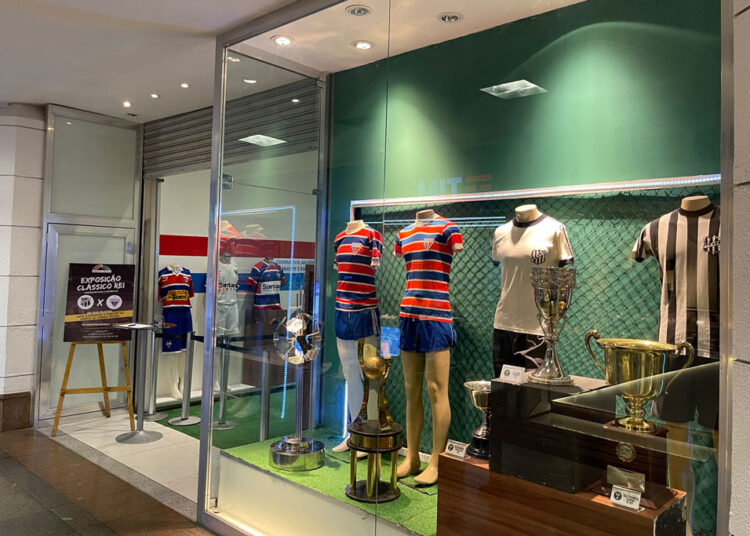 Shopping Benfica realiza Exposição Clássico-Rei com itens históricos de colecionadores