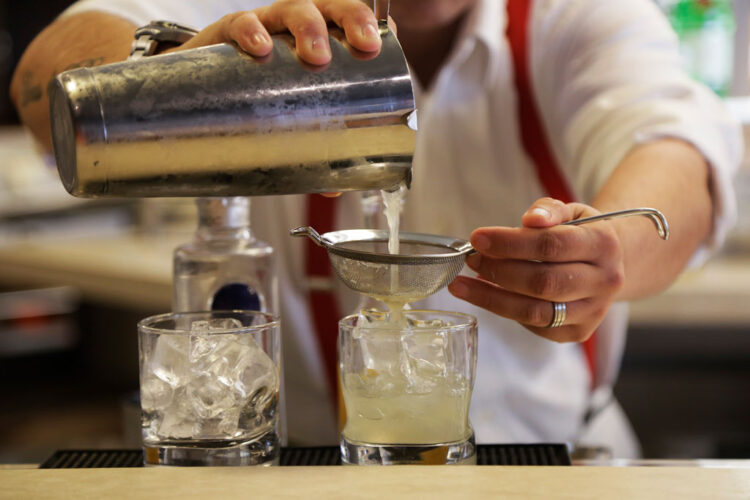 Instituto Diageo oferece duas formações gratuitas: bartender e excelência em atendimento
