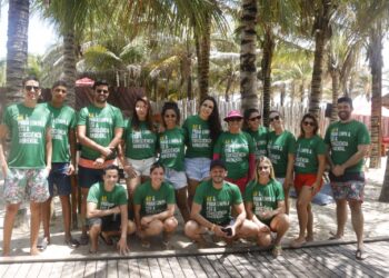 AJE realiza ação de conscientização ambiental e limpeza na Praia do Futuro