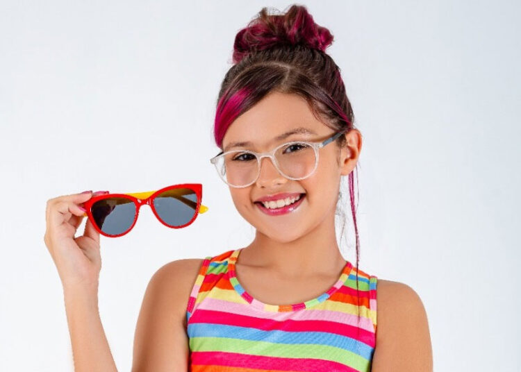 Em alusão ao Dia das Crianças, Ferrovia Eyewear lança óculos resistente TR 90