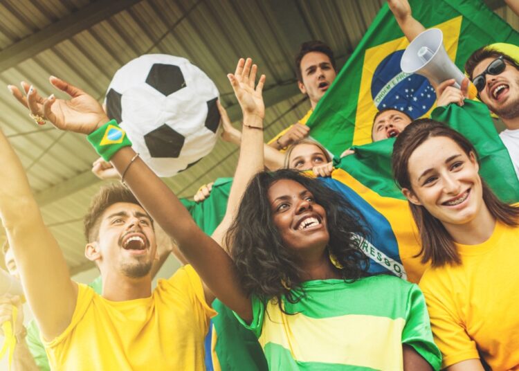 Copa do Mundo em condomínios: barulho e controle de pessoas requer organização. Saiba quais são as regras