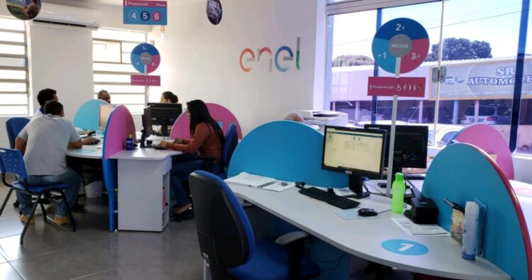 Oito lojas da Enel Ceará estarão abertas neste sábado para renegociação de dívidas