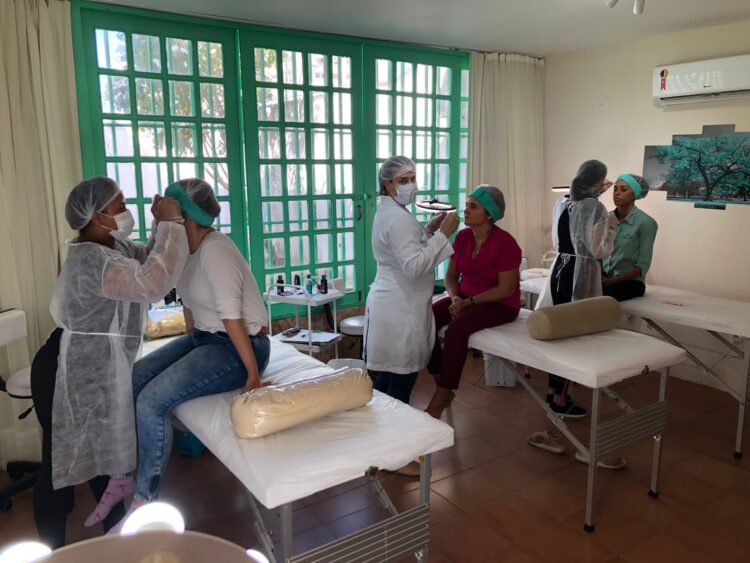 Clínica Joyce Oliveira Esteticista projeta aumento de 30% do número de clientes no fim do ano