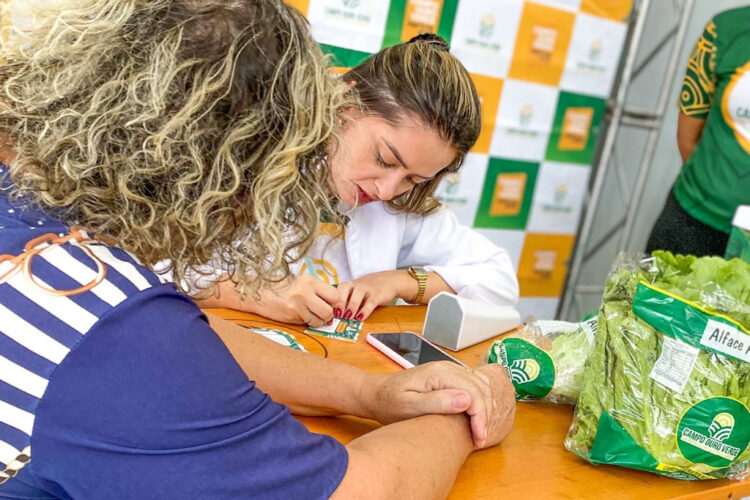Campo Ouro Verde realiza consultas nutricionais em supermercados do Ceará