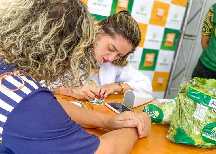 Campo Ouro Verde realiza consultas nutricionais em supermercados do Ceará