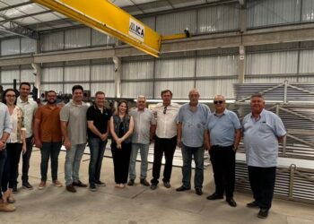Coopercon Ceará realiza visita técnica à fábrica a ICA em Fortim