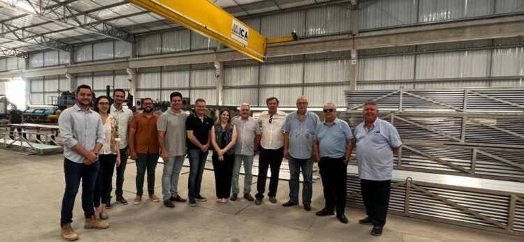 Coopercon Ceará realiza visita técnica à fábrica a ICA em Fortim