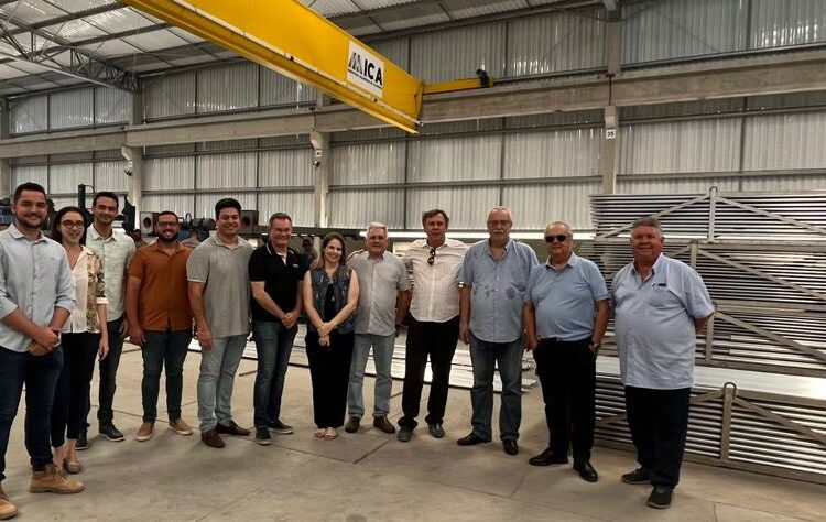 Coopercon Ceará realiza visita técnica à fábrica a ICA em Fortim
