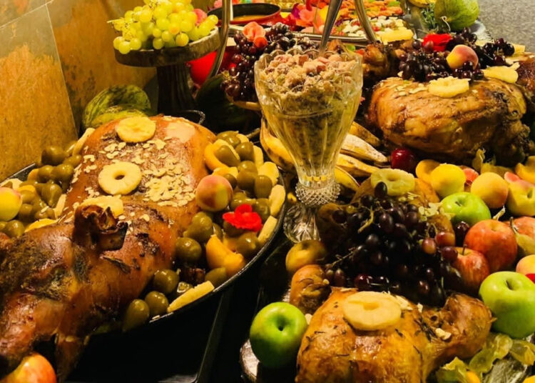 Aposta no fim de ano, famílias buscam rodízios de comida para o Natal