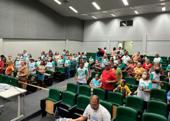 Idosos do projeto “Chá Tecnológico e Social” se reúnem para atividade especial de natal