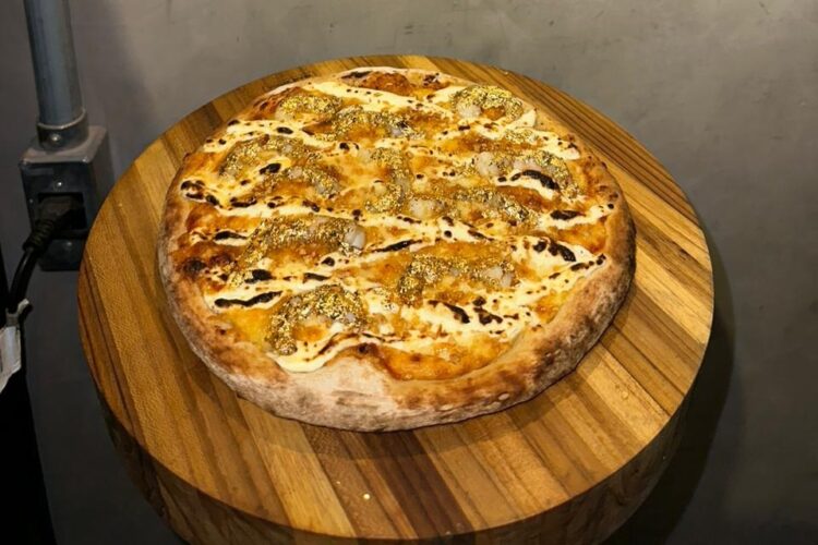 Pizzaria de Fortaleza inova e inclui em seu cardápio a pizza de ouro