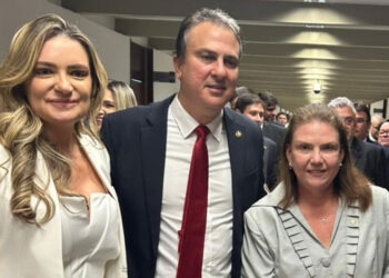 Deputada Federal Fernanda Pessoa e ministro da Educação, Camilo Santana, prestigiam posse da senadora Augusta Brito