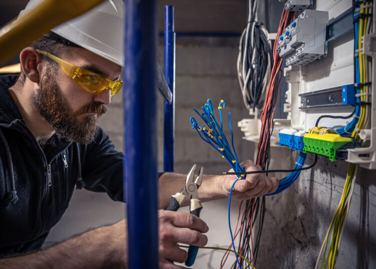 Grupo Carmehil explica a diferença e importância das cores dos cabos elétricos