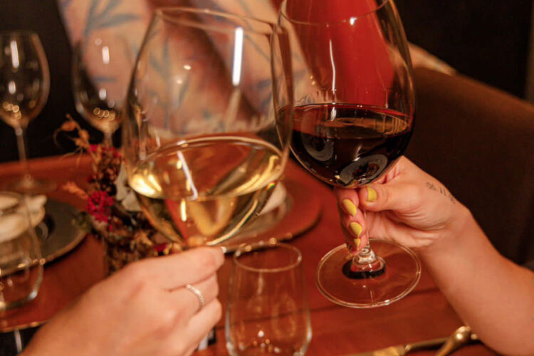 Restaurante Cinco Sentidos Fortaleza lança “Experiência do Cinco”: menu de jantar com taça de vinho à vontade