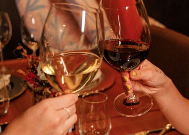 Restaurante Cinco Sentidos Fortaleza lança “Experiência do Cinco”: menu de jantar com taça de vinho à vontade