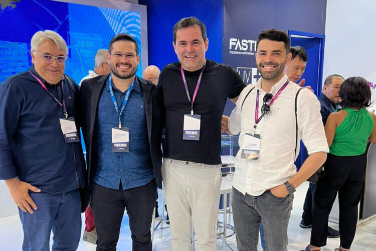 Diretores da Ferrovia Ótica, Allan Sankey e Alex Beserra, participam da maior feira óptica da América Latina