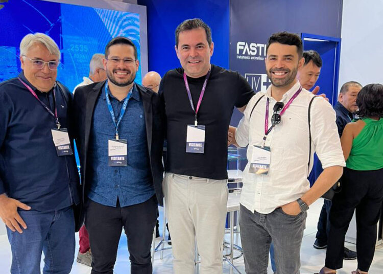 Diretores da Ferrovia Ótica, Allan Sankey e Alex Beserra, participam da maior feira óptica da América Latina