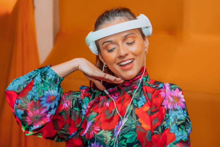 DJ cearense Camila Carlos destaca os desafios do protagonismo feminino na música eletrônica
