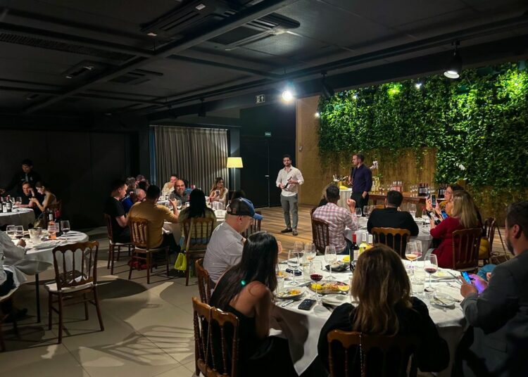 Vasto Restaurante apresenta seus novos rótulos de vinho durante evento em sua unidade de Fortaleza