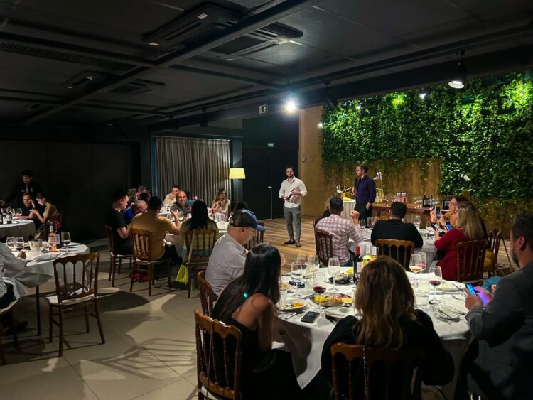 Vasto Restaurante apresenta seus novos rótulos de vinho durante evento em sua unidade de Fortaleza